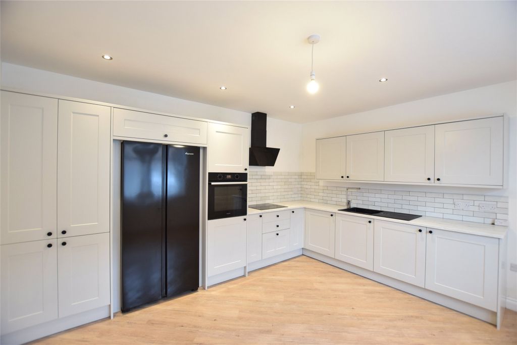 Property photo 1 of 11 Kitchen