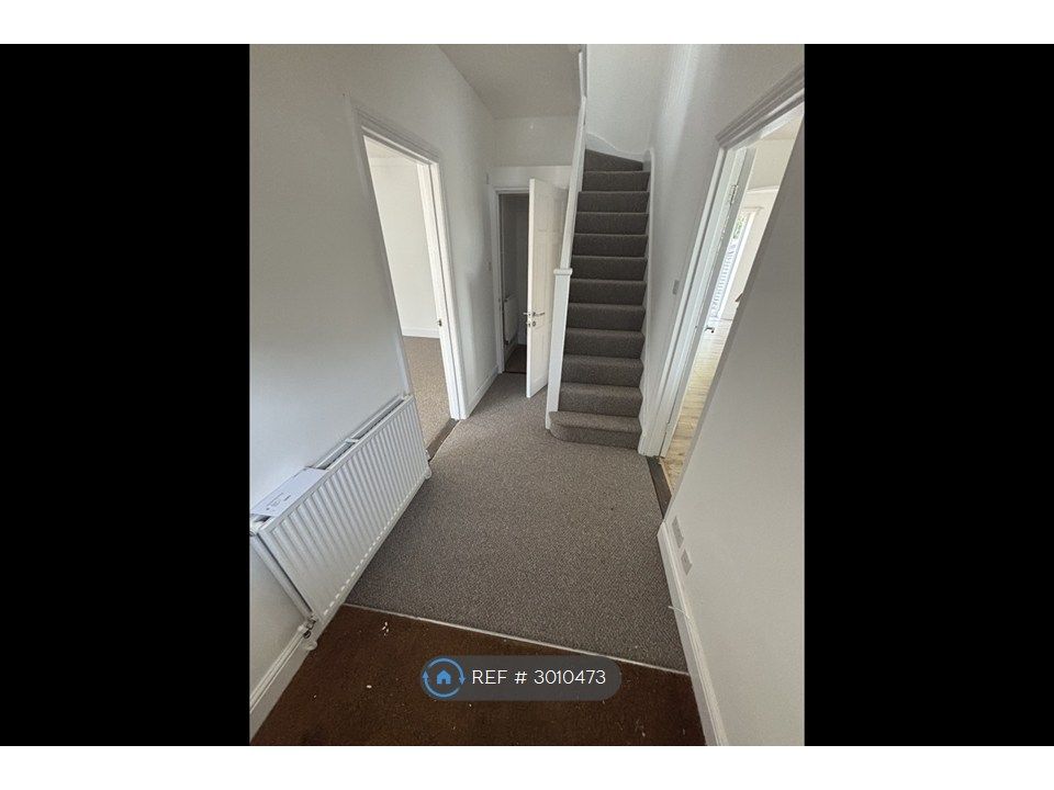 Property photo 2 of 13 Hallway