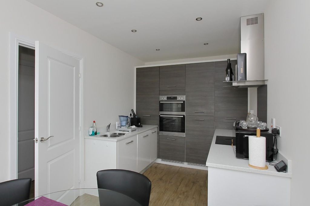 Property photo 3 of 15 Kitchen / Diner
