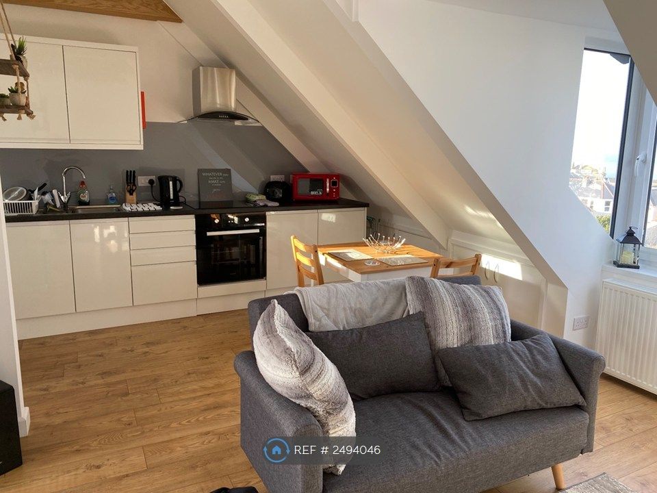 Property photo 2 of 10 Kitchen Lounge