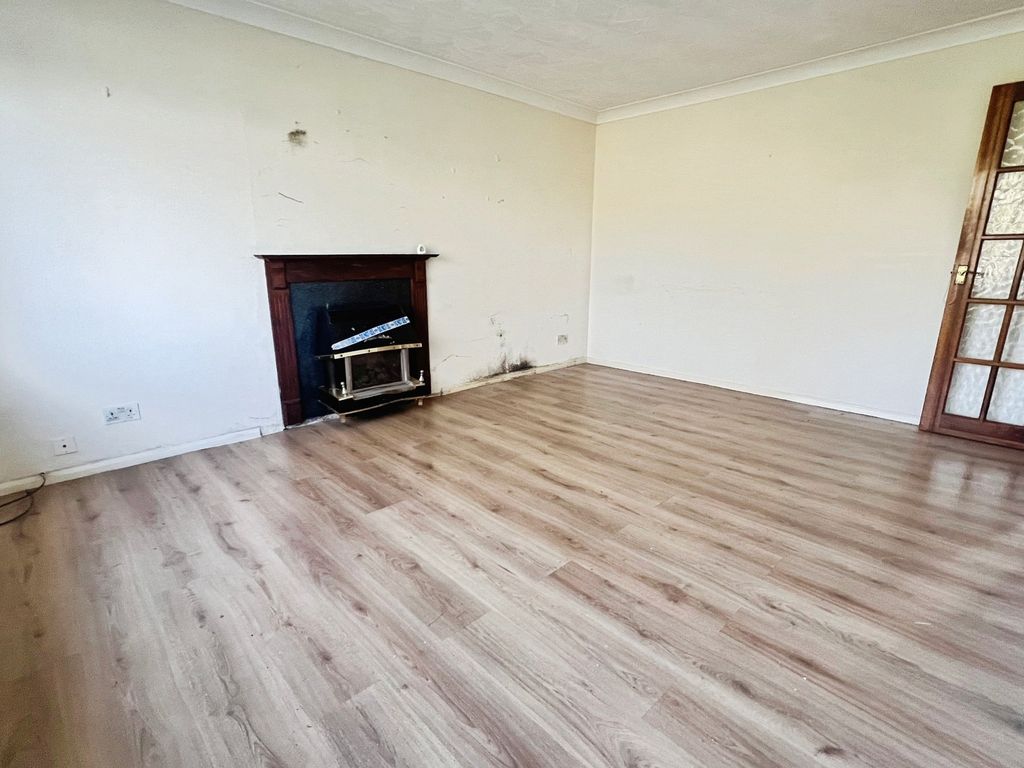 Property photo 3 of 14 Living Room