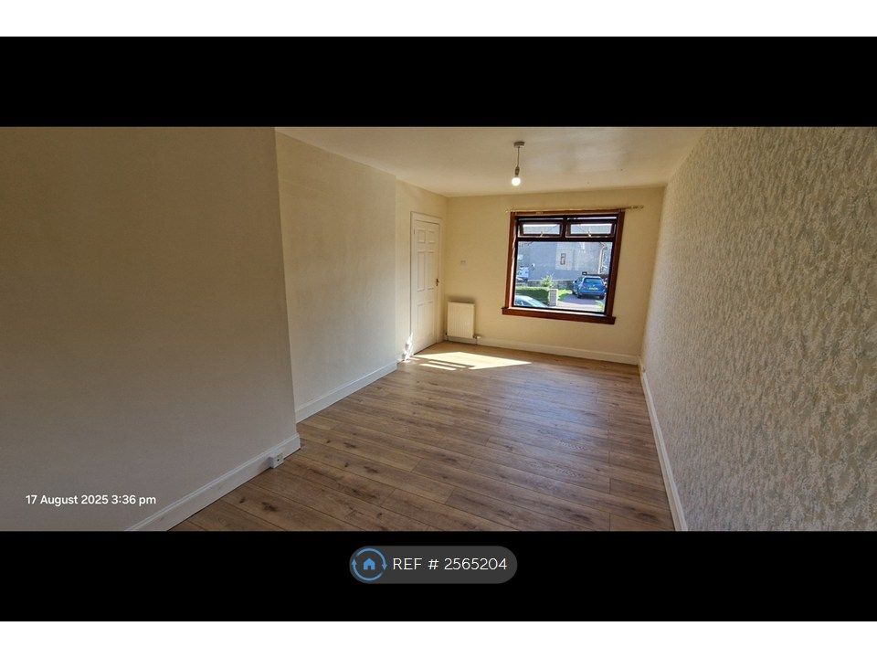 Property photo 3 of 15 Livingroom