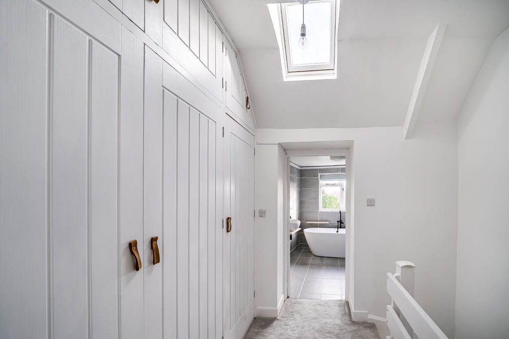 Property photo 3 of 16 1410541-1-6985Ff1Bed775.Jpg