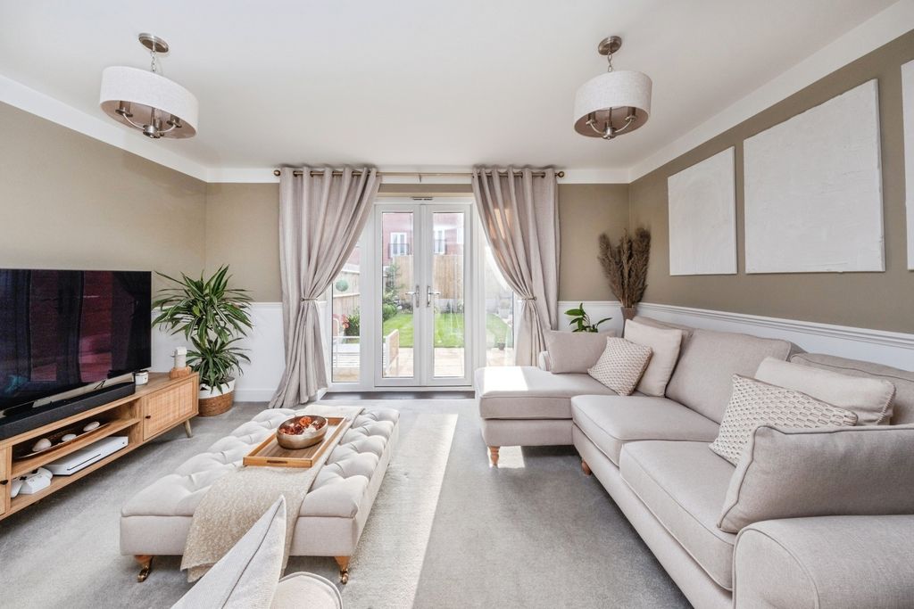 Property photo 2 of 17 Photo