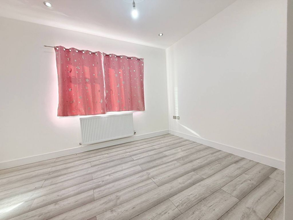 Property photo 3 of 11 Gallery