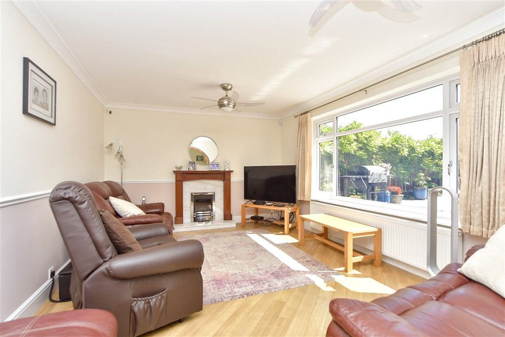 Property photo 2 of 14 Lounge