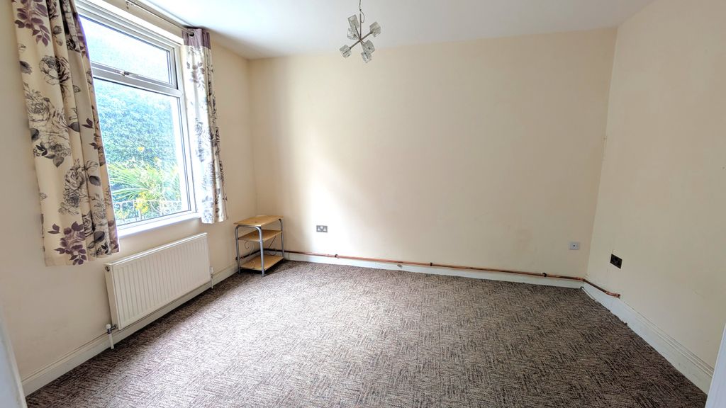 Property photo 3 of 24 R2