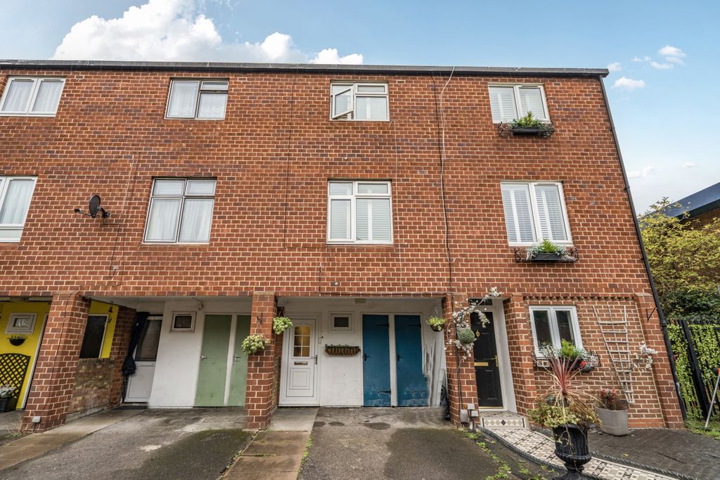 Property photo 2 of 18 1349344-1-68Df8Ed...