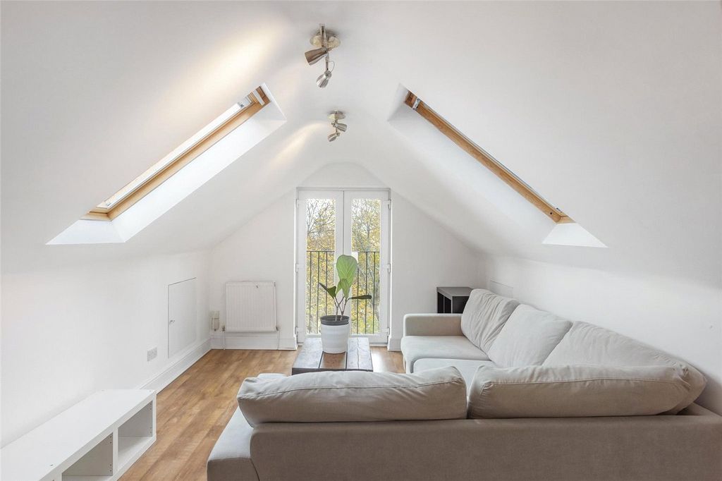 Property photo 3 of 18 Picture No. 01