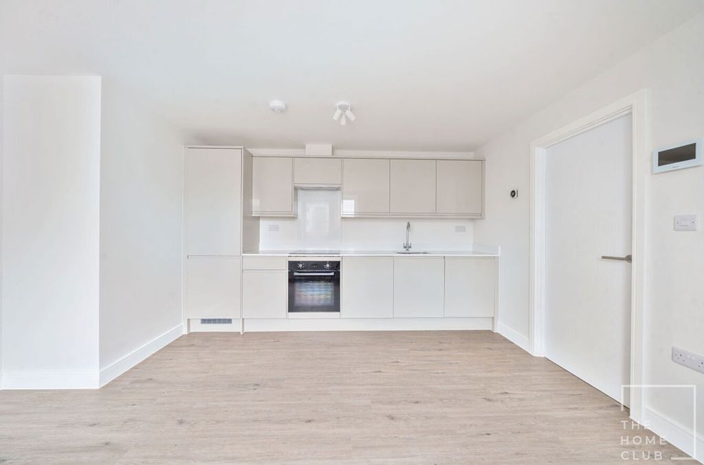 Property photo 2 of 13 5922c8A3-Edd2-4619-8A7B-5F4Ecfa0Cfc0