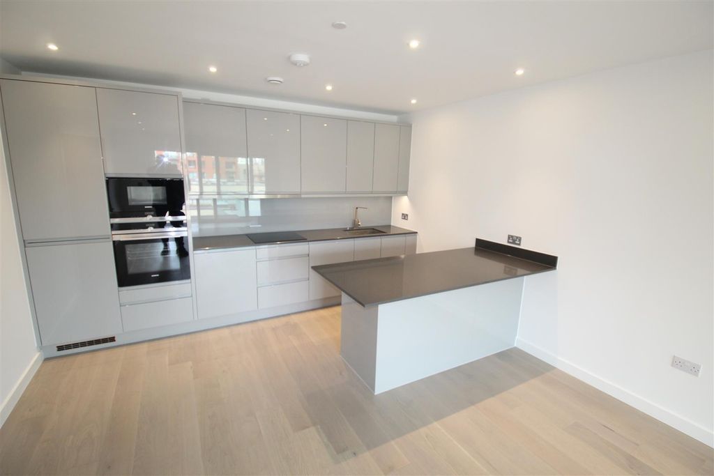 Property photo 2 of 12 Kitchen