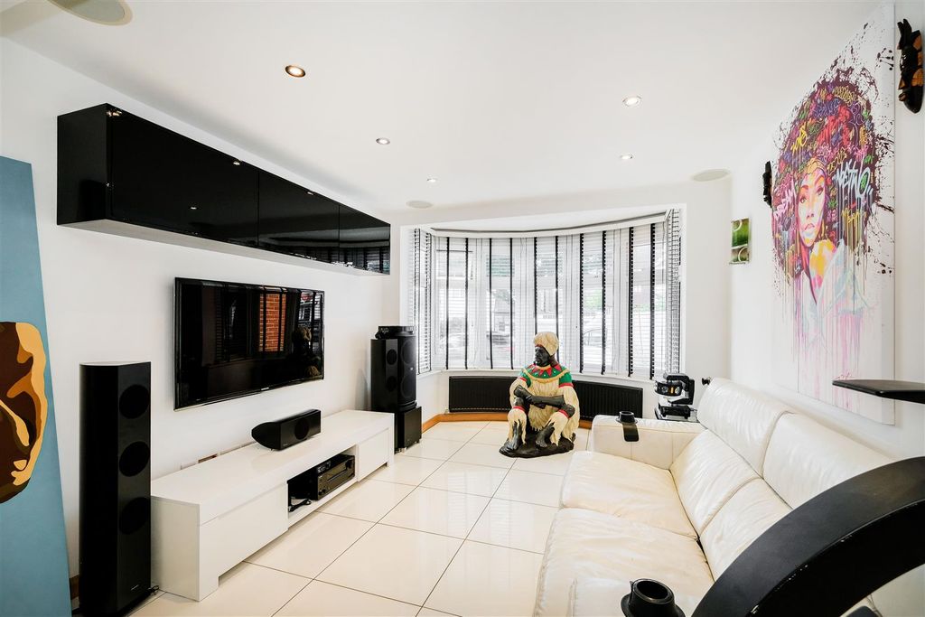 Property photo 3 of 25