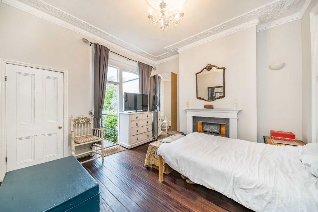 Property photo 3 of 6