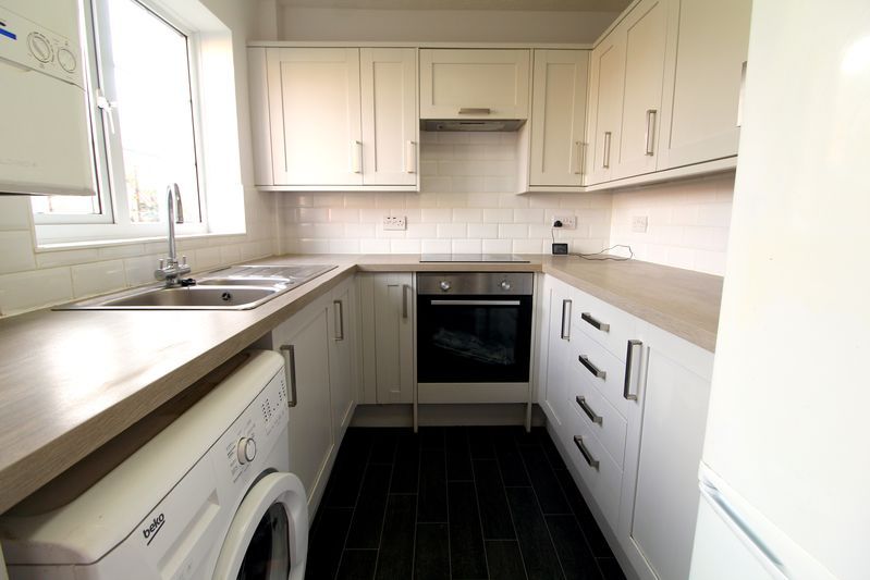 Property photo 2 of 8 Kitchen