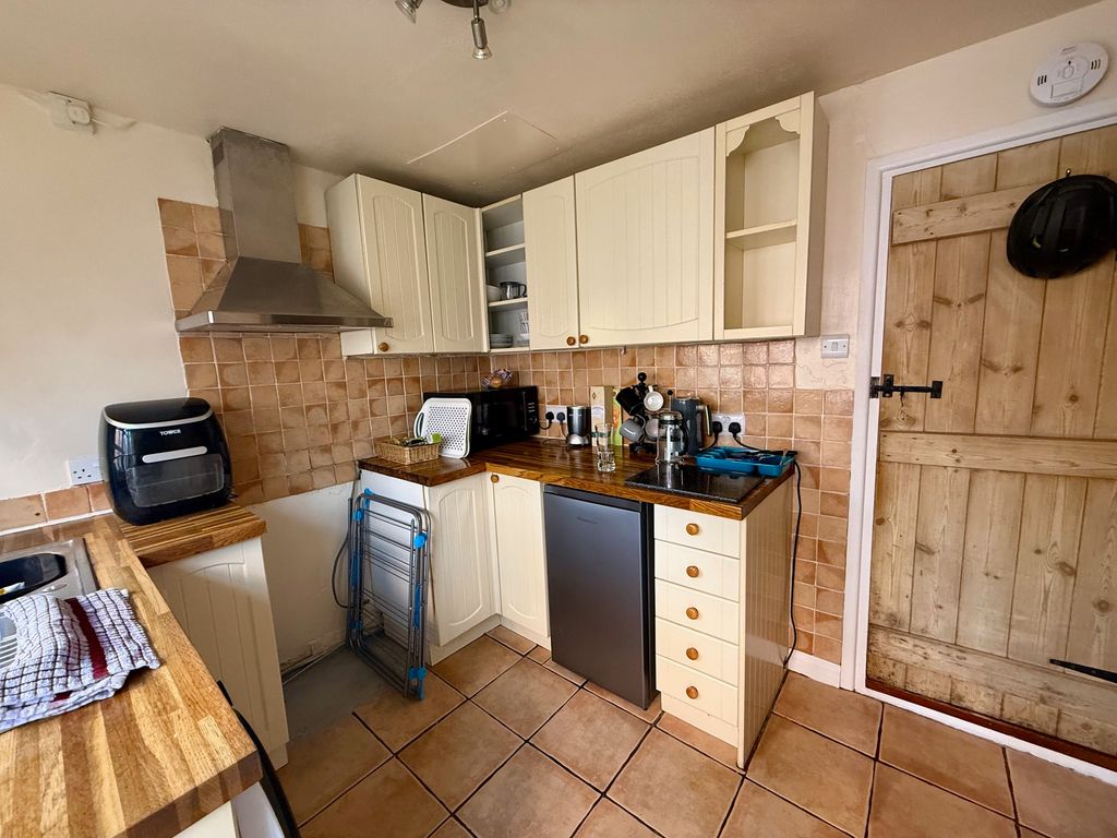 Property photo 3 of 7 Img_3730