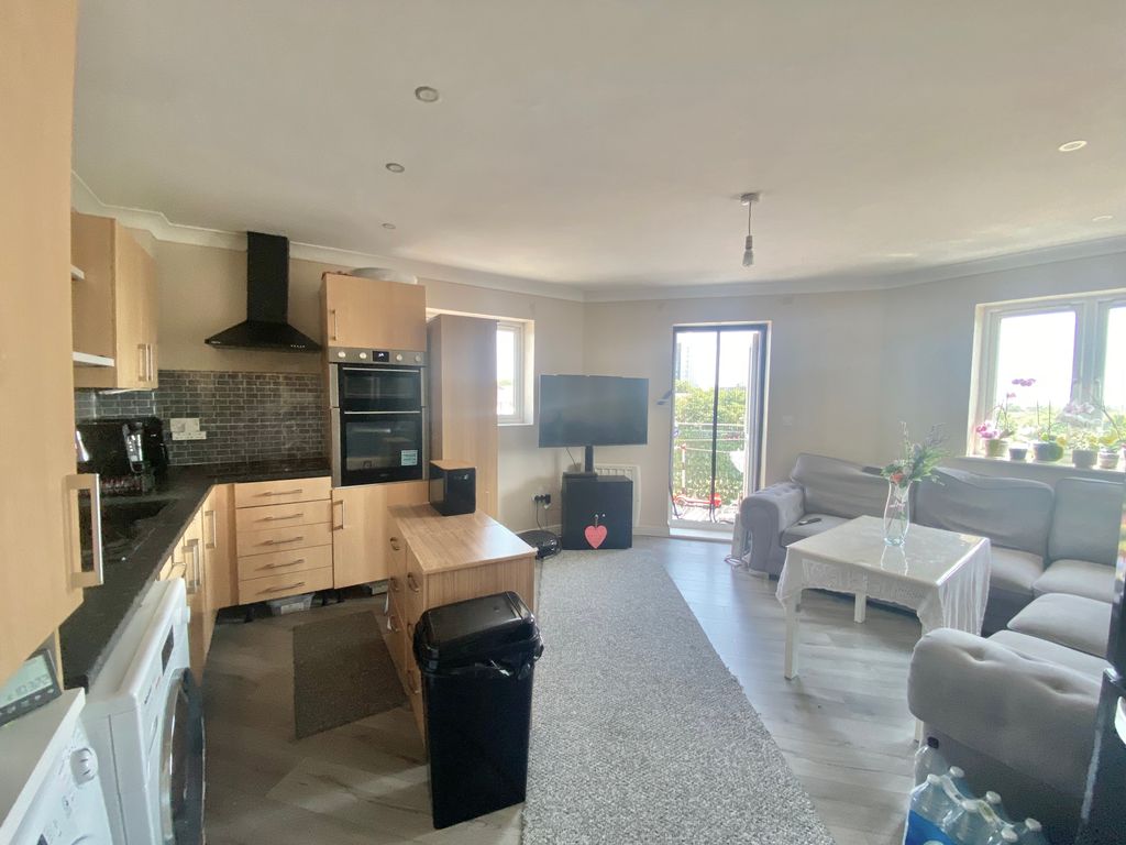 Property photo 3 of 16