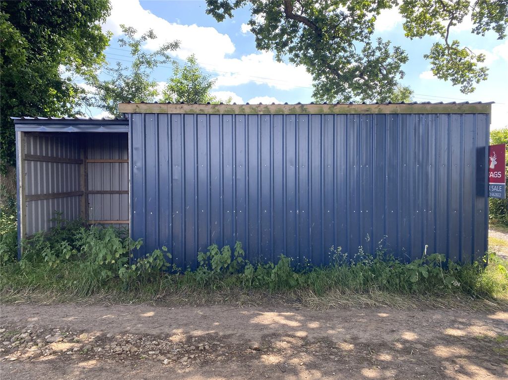 Property photo 3 of 8 Barn / Garage