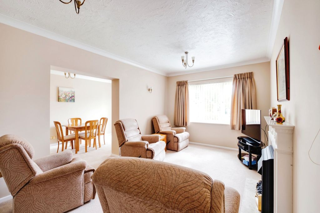 Property photo 2 of 11 Lounge