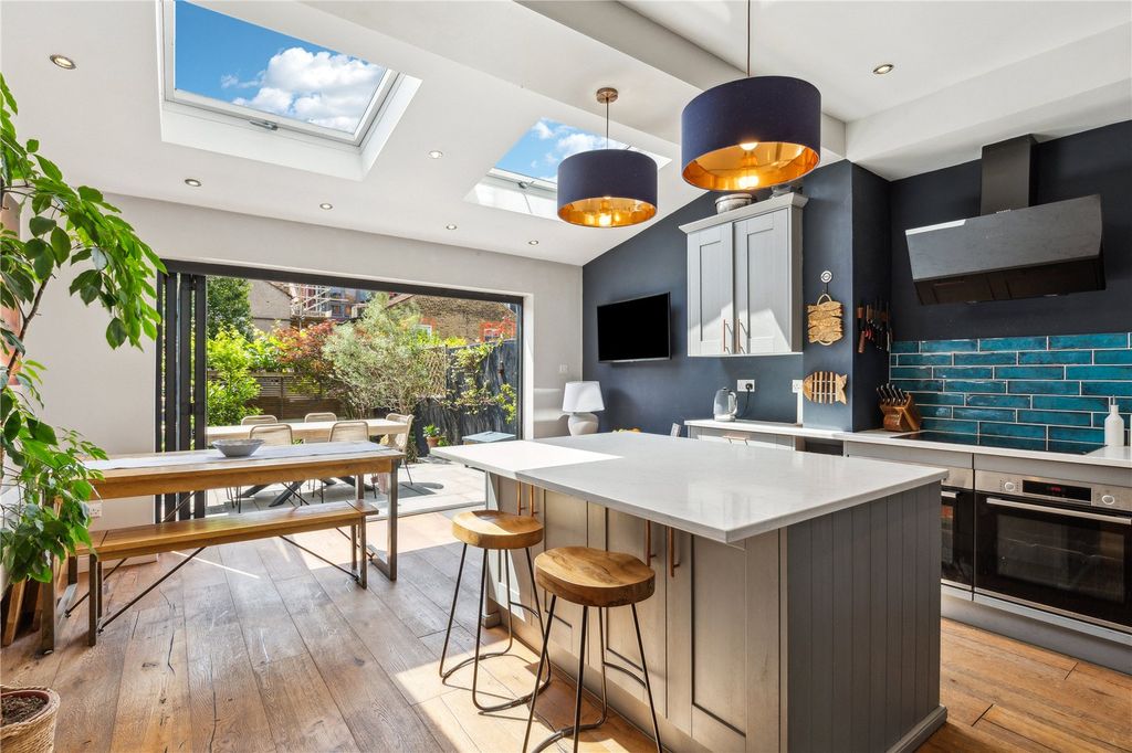 Property photo 1 of 18 Kitchen