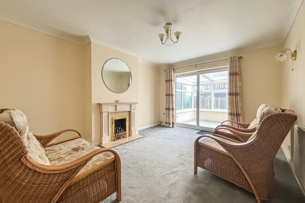 Property photo 2 of 16 Lounge