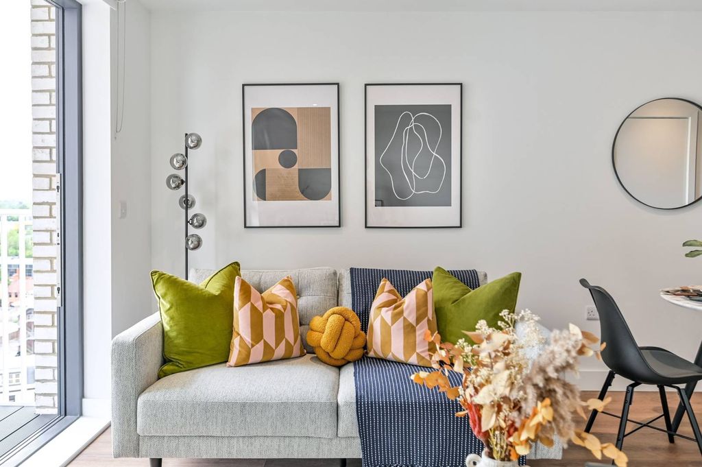 Property photo 2 of 32