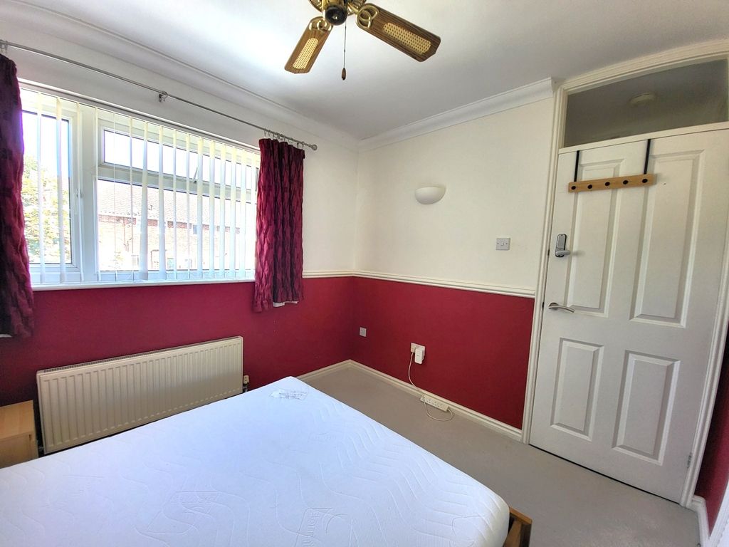 Property photo 3 of 15 Room 2