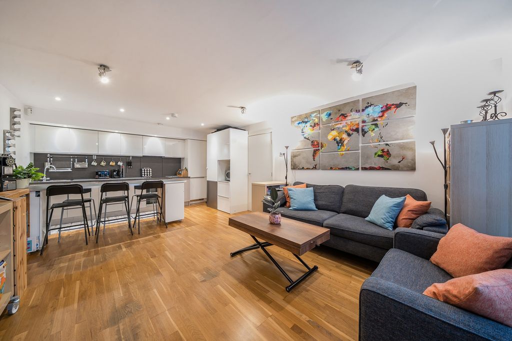 Property photo 1 of 18 1374403-5-691736E...