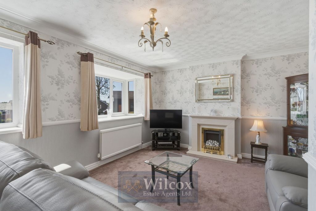 Property photo 2 of 28