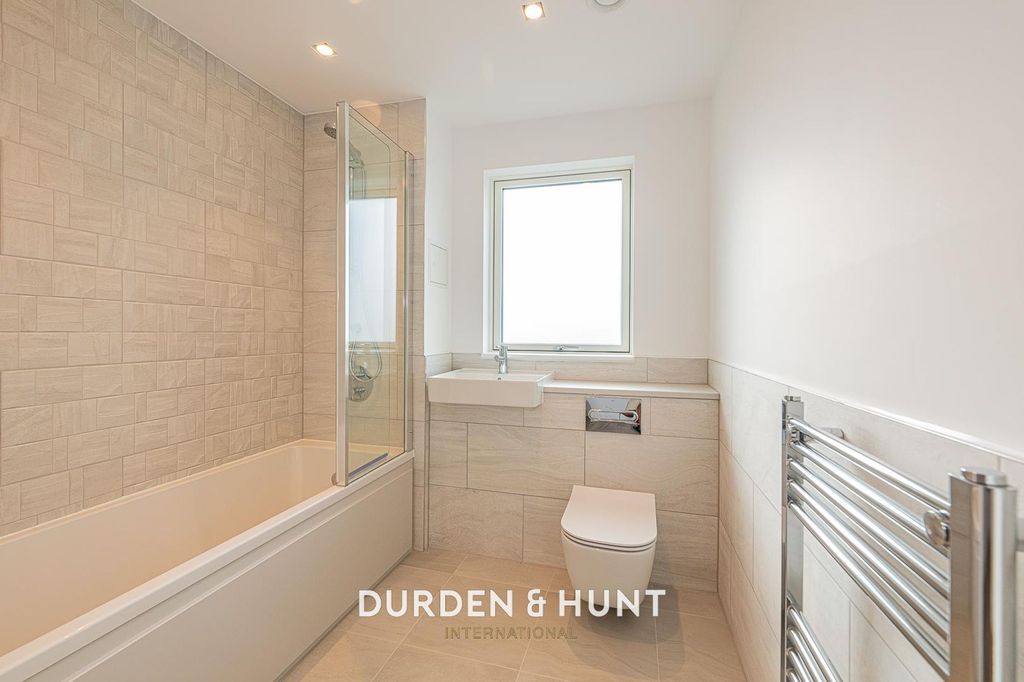 Additional image 8 of 2 bed flat for saleHigh Street, Epping CM16