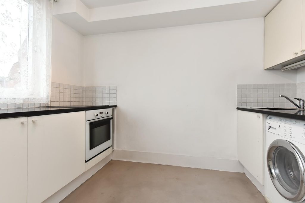 Property photo 2 of 8 Kitchen