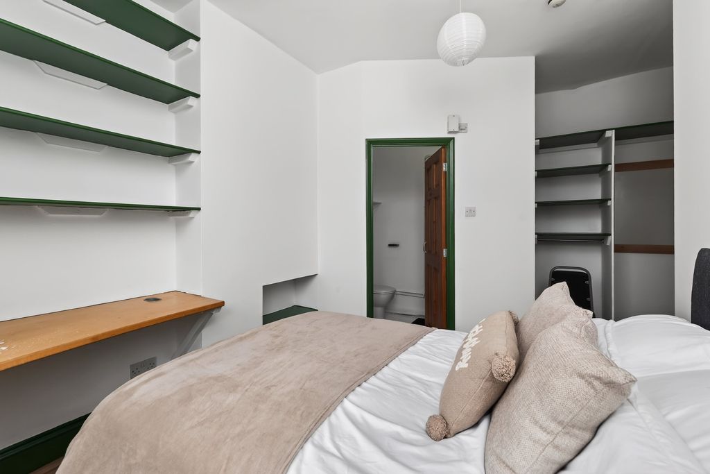 Property photo 2 of 7 0002