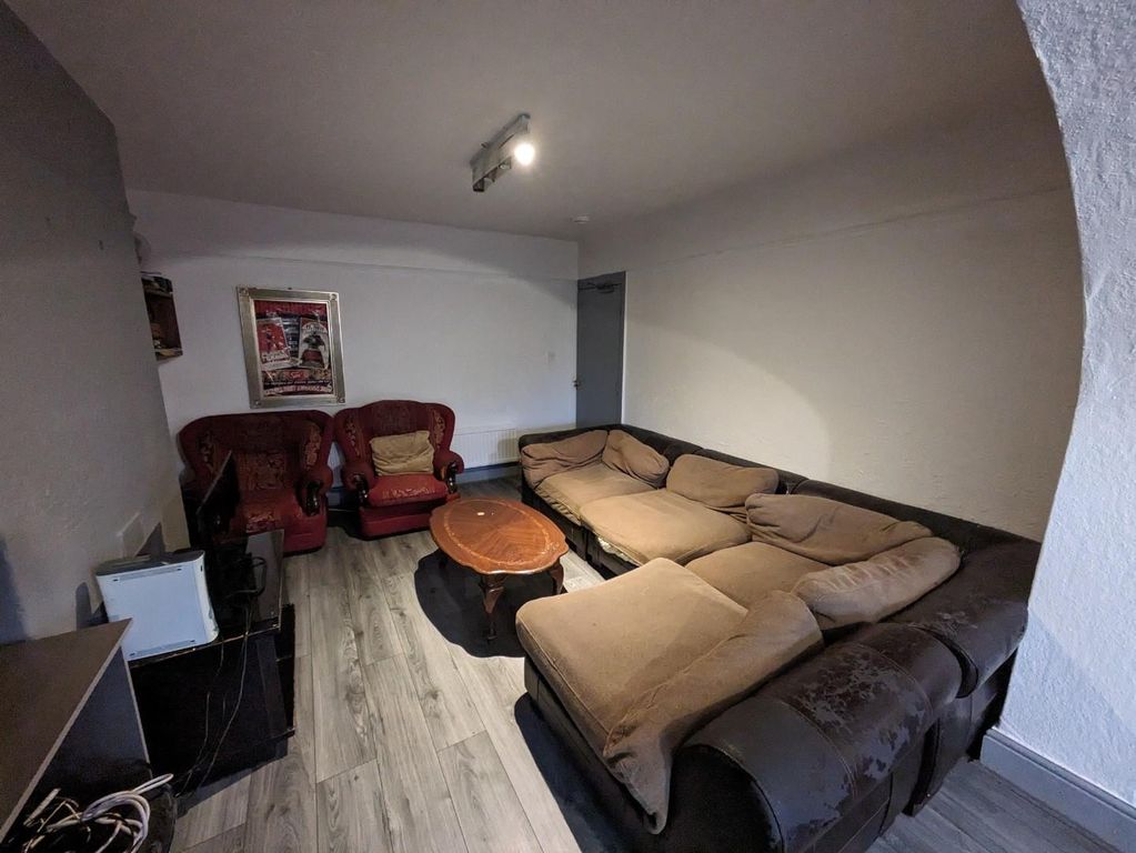 Property photo 3 of 14 Lounge