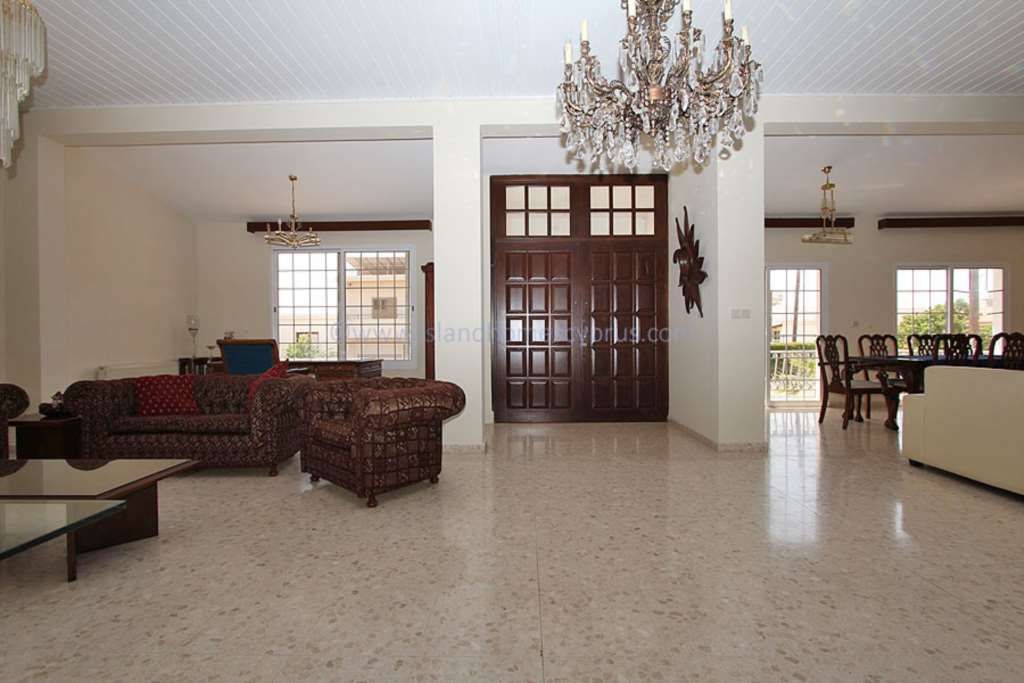 Property photo 2 of 43