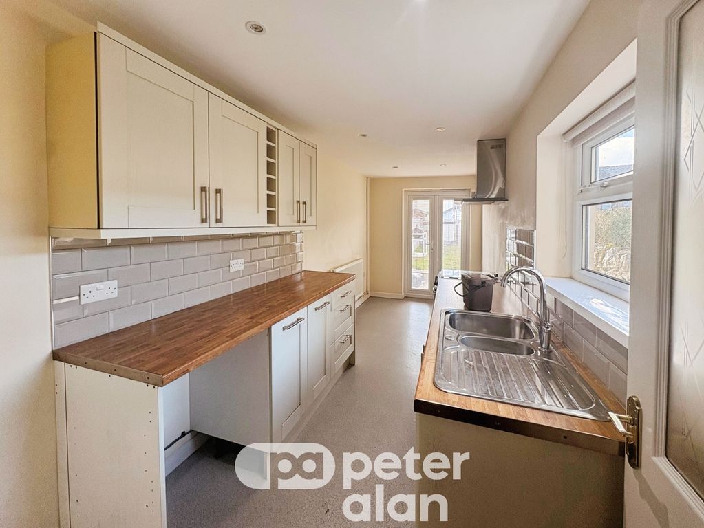 Property photo 3 of 11 Kitch