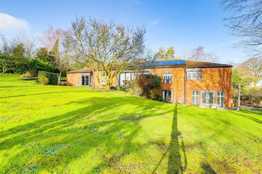 Property photo 1 of 41 8983.Jpg