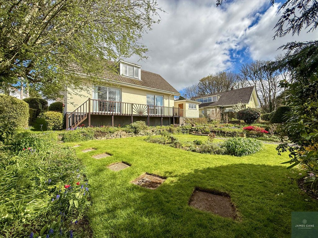 Property photo 2 of 25