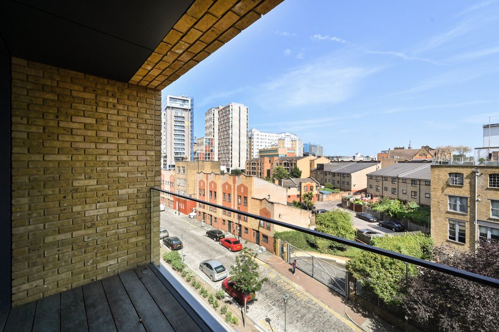 Property photo 2 of 18 Photo 8