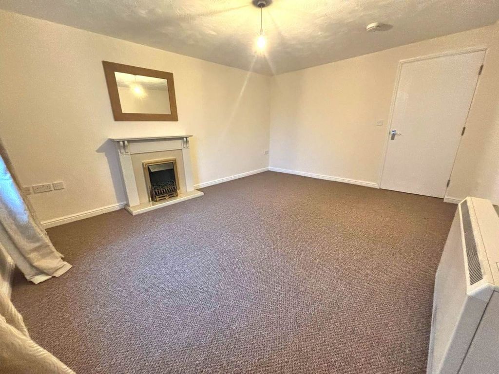 Property photo 2 of 12 Lounge