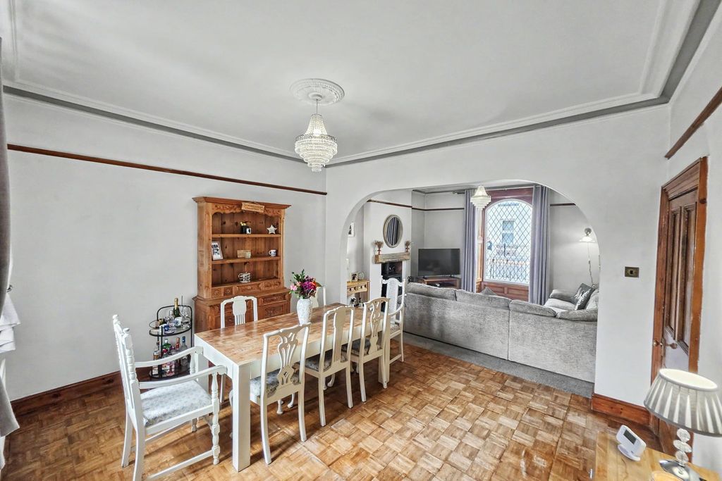 Property photo 2 of 34