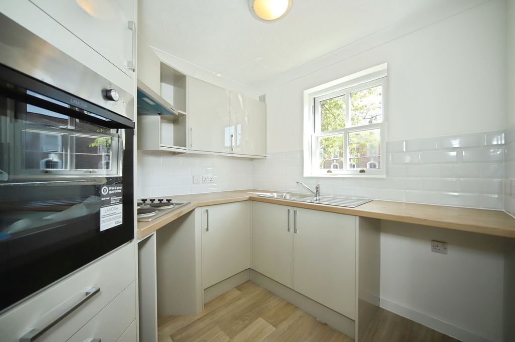 Property photo 1 of 11 Kitchen