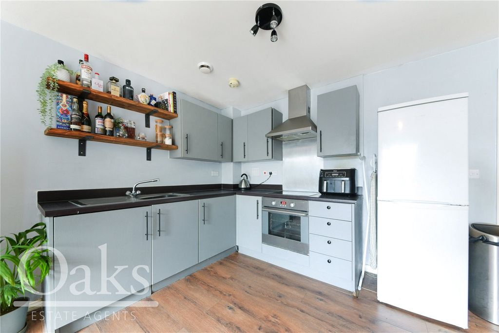 Property photo 3 of 8 Kitchen