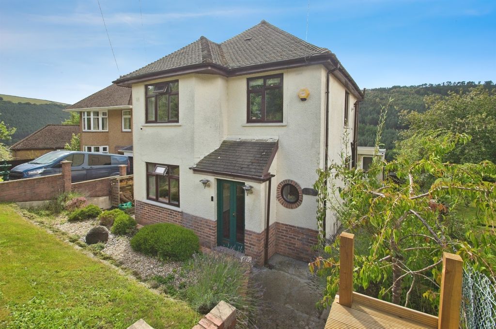 Property photo 1 of 27