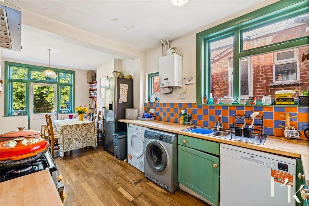 Property photo 3 of 21 Kitchen