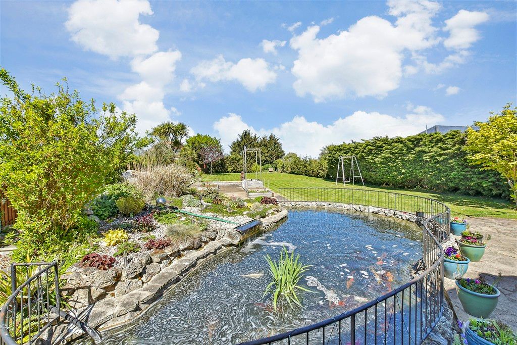 Property photo 1 of 17 External Feature