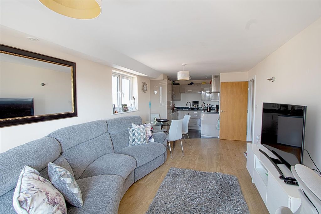 Property photo 3 of 10 Lounge 2.Jpg