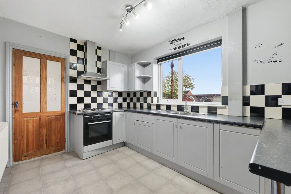 Property photo 3 of 30