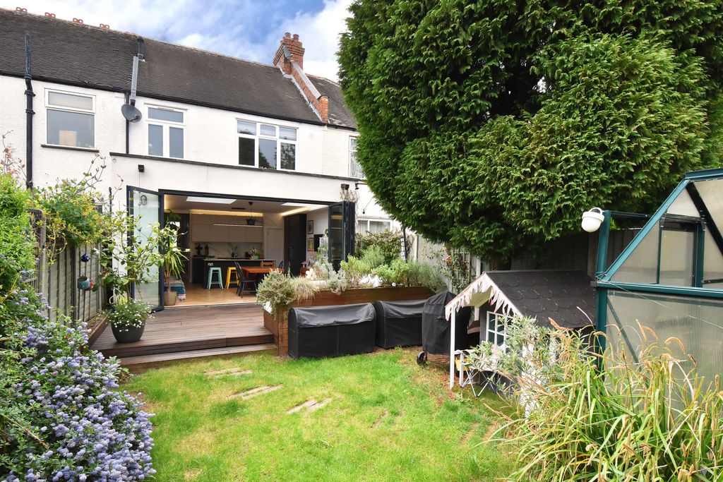 Property photo 2 of 33