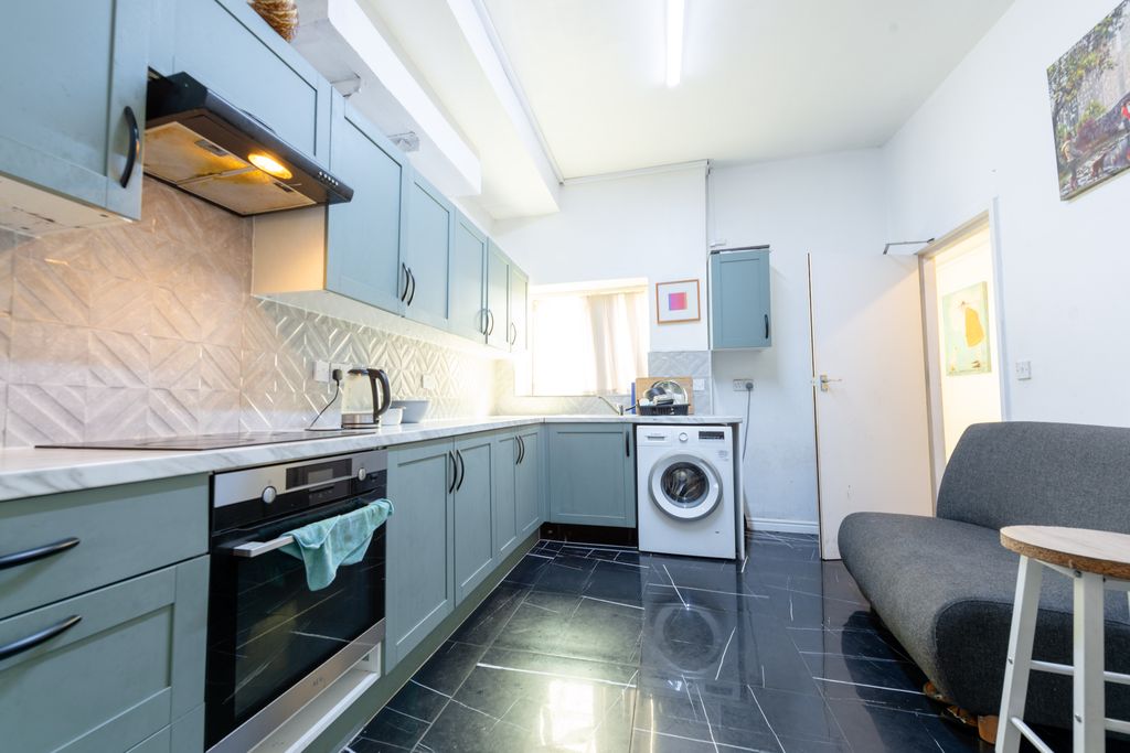 Property photo 3 of 16 Kitchen