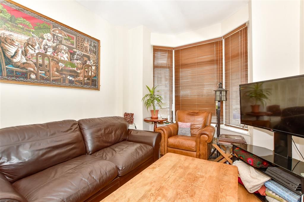 Property photo 3 of 9 Lounge