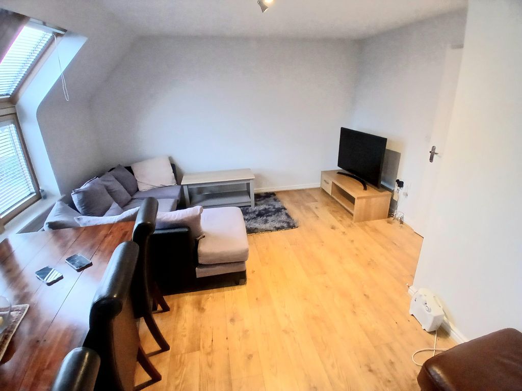 Property photo 2 of 19 Image